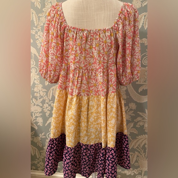 NWOT V-Neck, Puff Elbow Sleeves, Ditzy Floral Print Dress, Small. - Picture 3 of 7